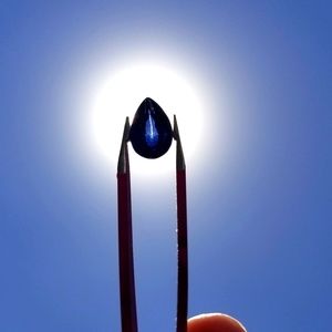 Loose blue saphirre  7mm X 5mm 3.00 carat weight certificate with gem stome